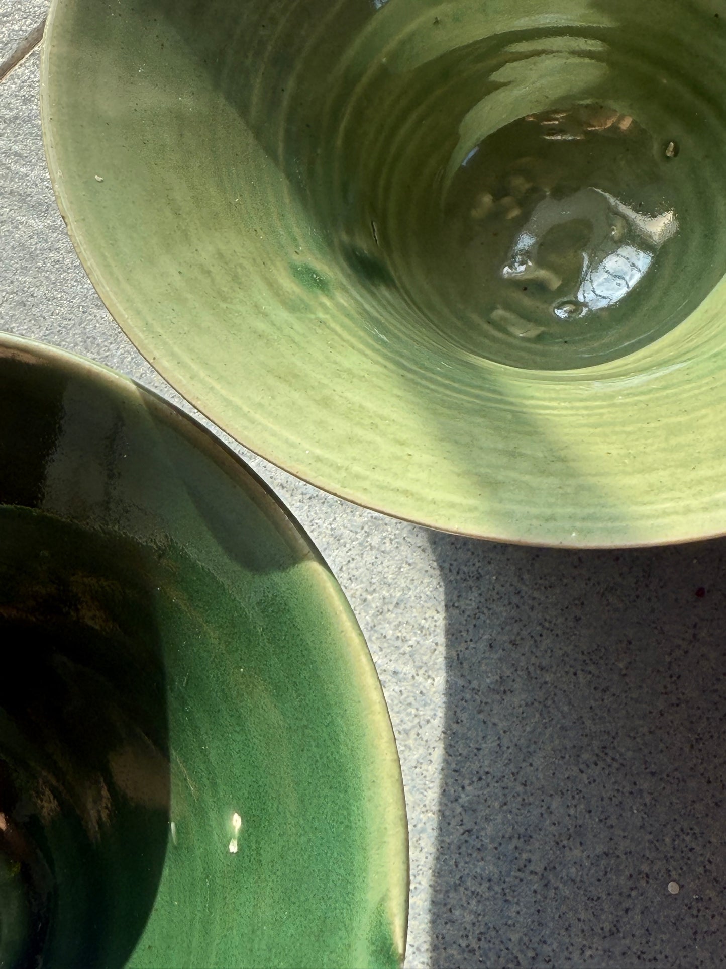 Bossy dark green bowl