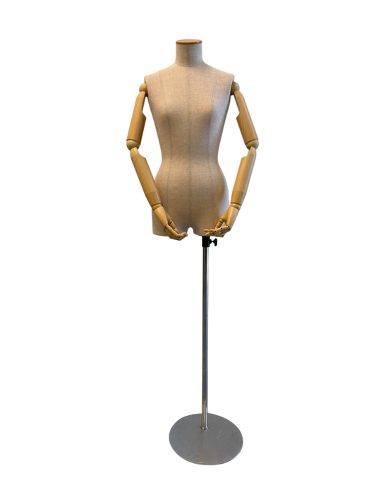 Mannequin with arms