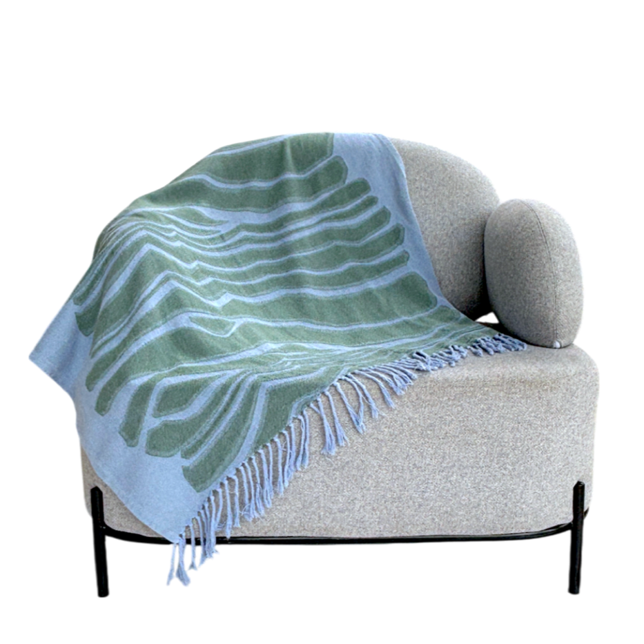 Bastua throw