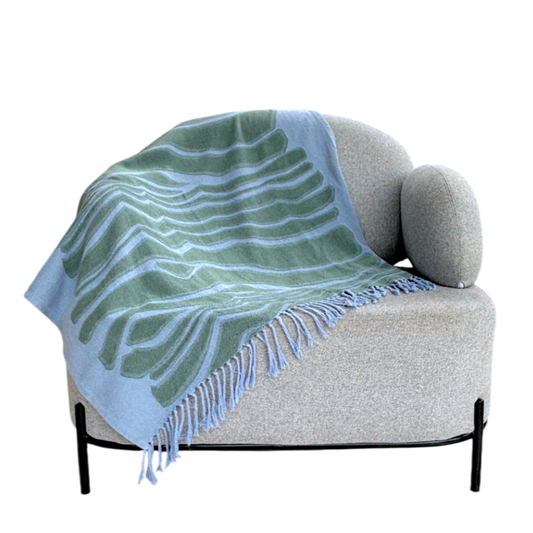 Bastua throw