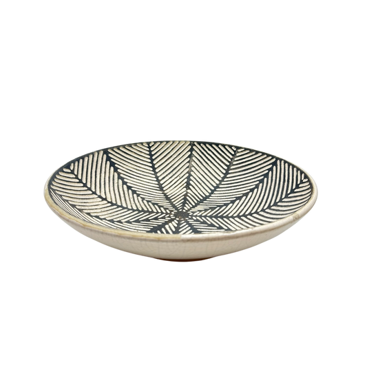 Leaf patterned bowl