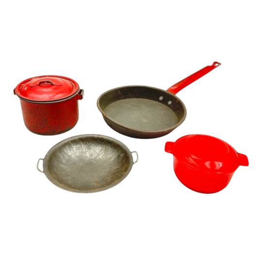 Miniature cooking pots